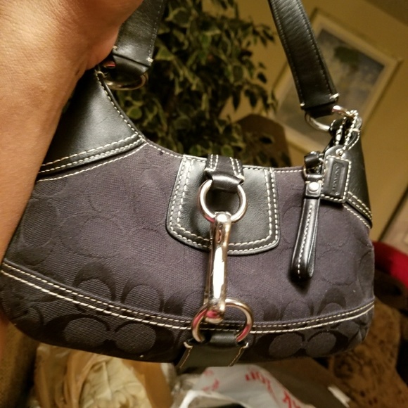 Coach clutch with strap. Zipper and buckle closure - Picture 7 of 7